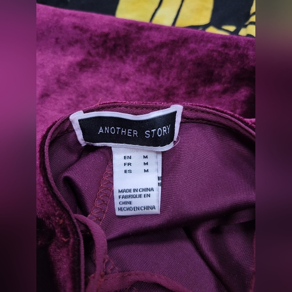 ANOTHER STORY - Elegant Shiny Maroon Dress - Picture 6 of 6